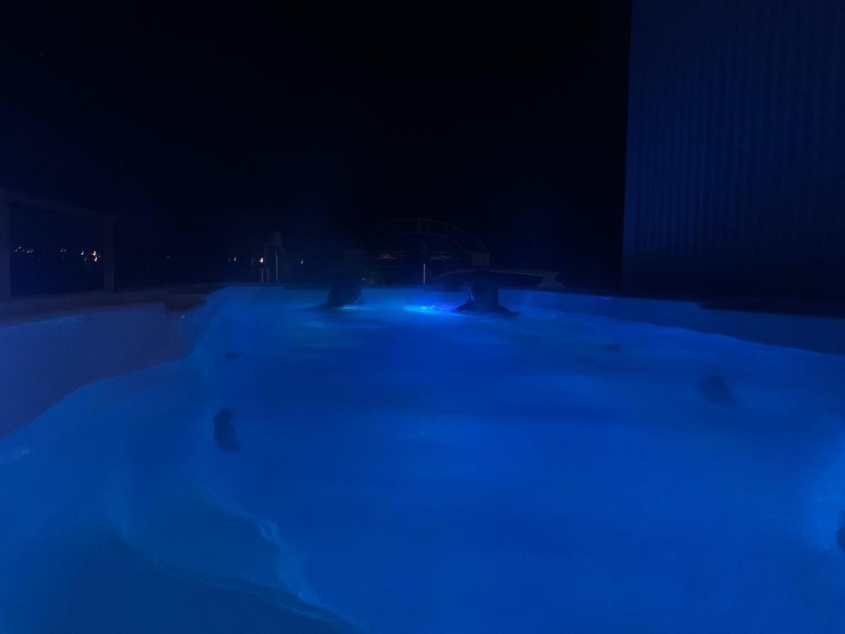 Luxury Retreat With Swim Spa Taupomeer Buitenkant foto